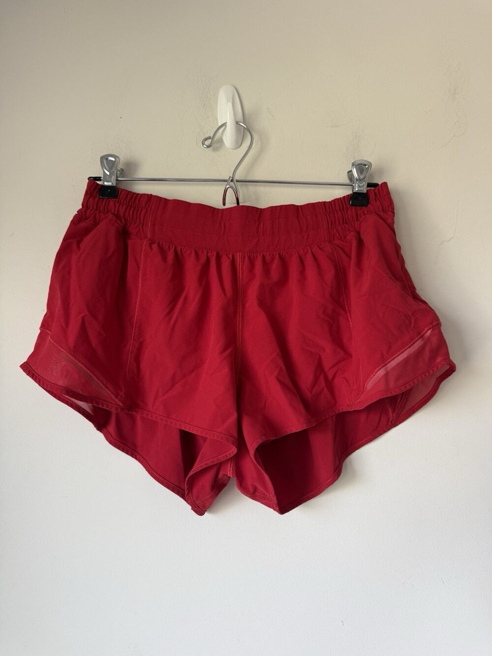 Women’s Lululemon Red Hotty Hot Shorts Size 10 W7AUSR Inseam 2” Lined